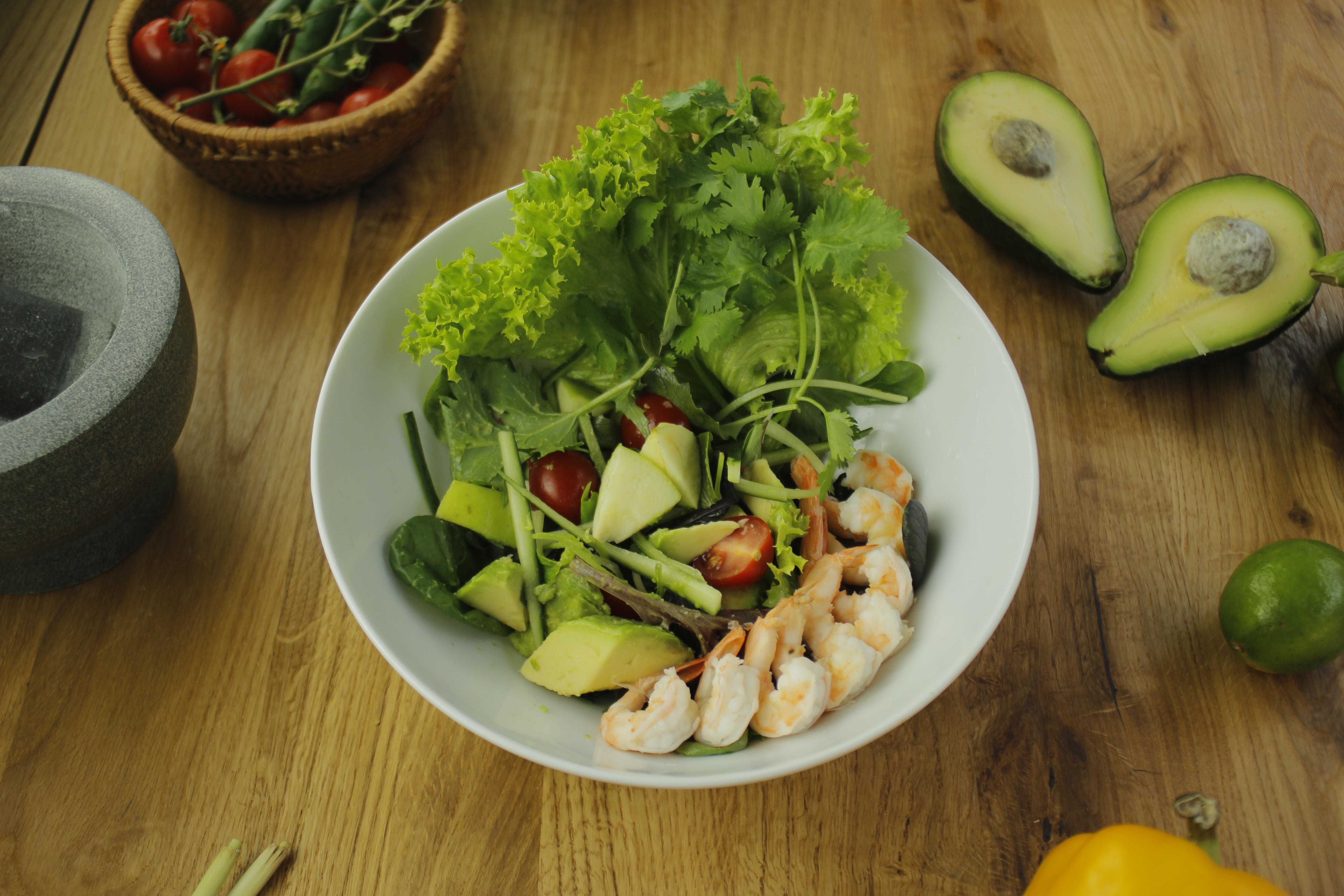 Von warmen Suppen und frischen Salaten bis hin zu verschiedenen Vorspeisen/Snacks, z. sommerrollen, cha lá lot, avocadosalat, sup dua tofu